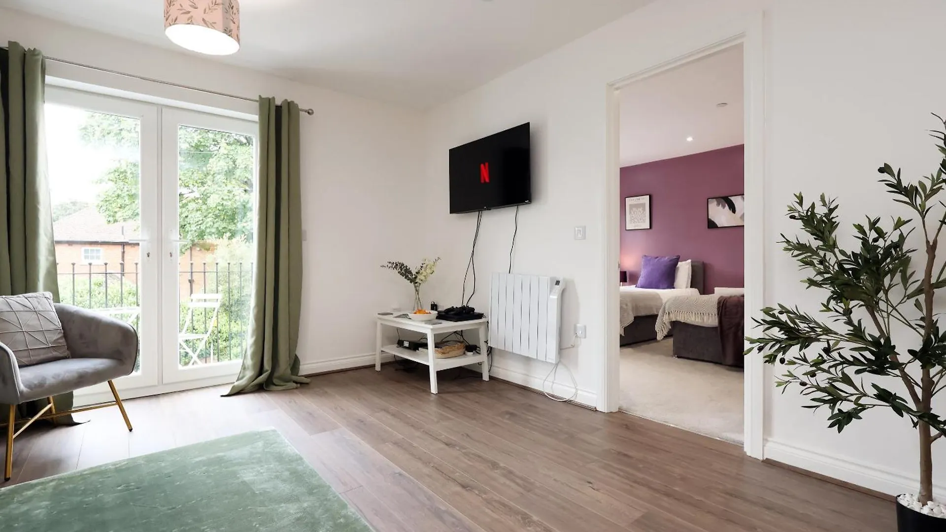 Large 2 Bed Central Apartment With Balcony And Private Parking Cardiff Holiday home