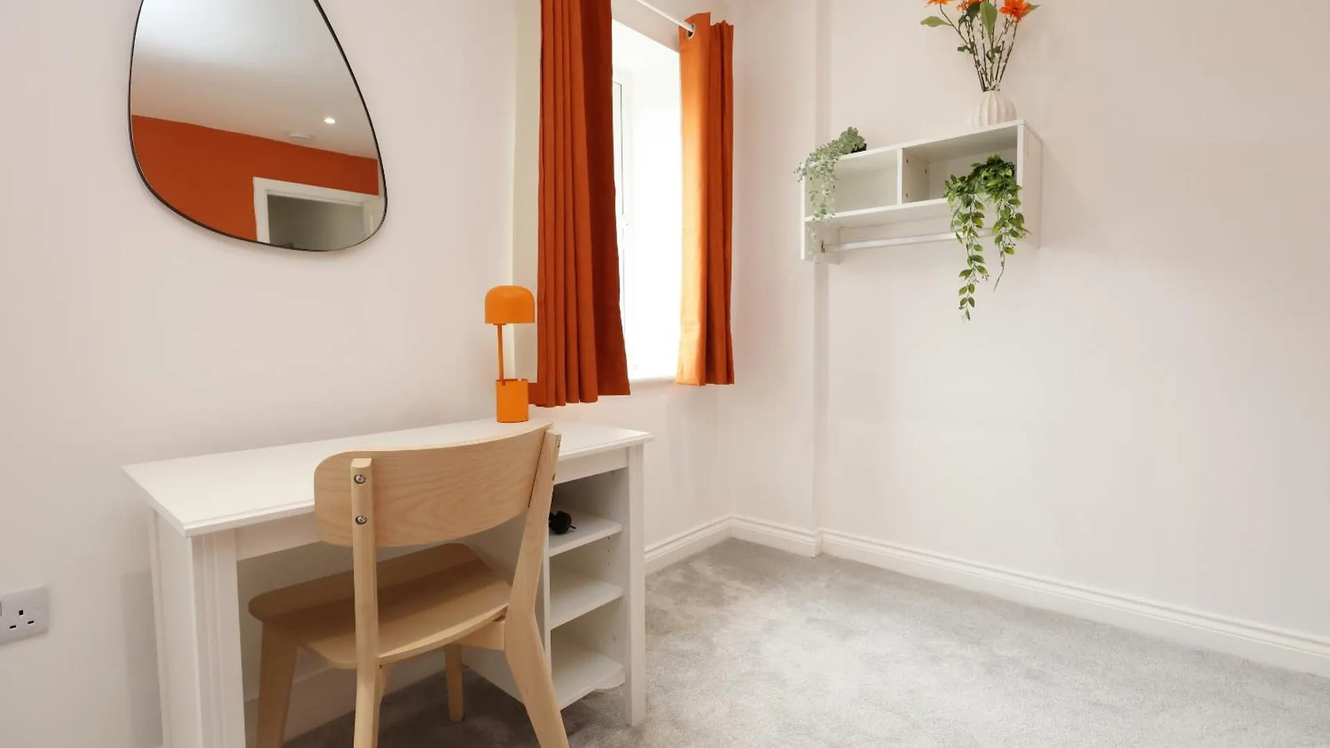 Large 2 Bed Central Apartment With Balcony And Private Parking Cardiff Holiday home
