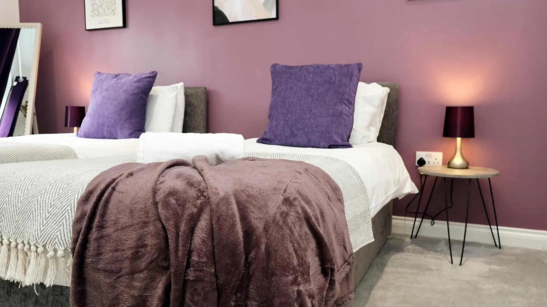 Large 2 Bed Central Apartment With Balcony And Private Parking Cardiff Holiday home