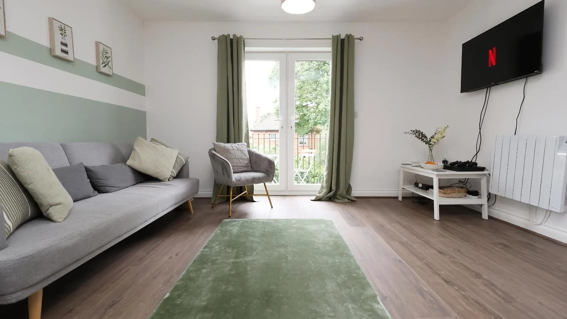 Large 2 Bed Central Apartment With Balcony And Private Parking Cardiff Holiday home