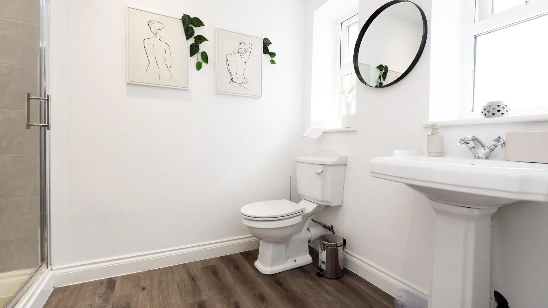 Large 2 Bed Central Apartment With Balcony And Private Parking Cardiff United Kingdom