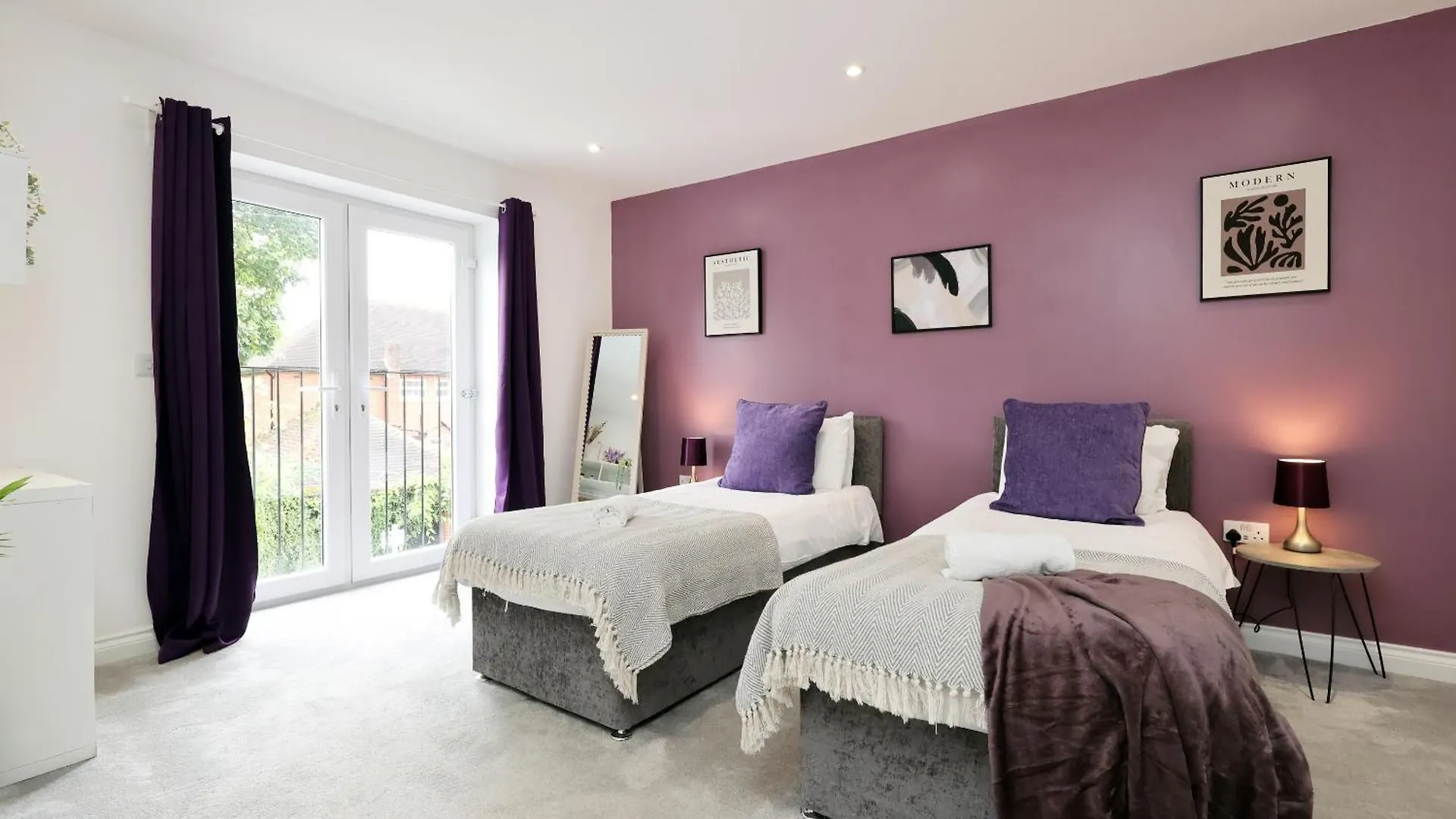 Large 2 Bed Central Apartment With Balcony And Private Parking Cardiff Holiday home