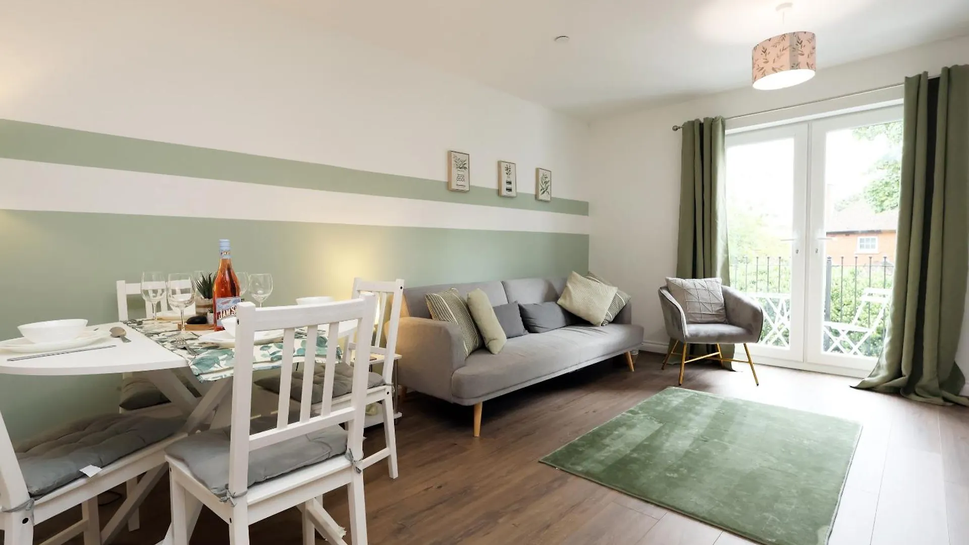 Holiday home Large 2 Bed Central Apartment With Balcony And Private Parking Cardiff