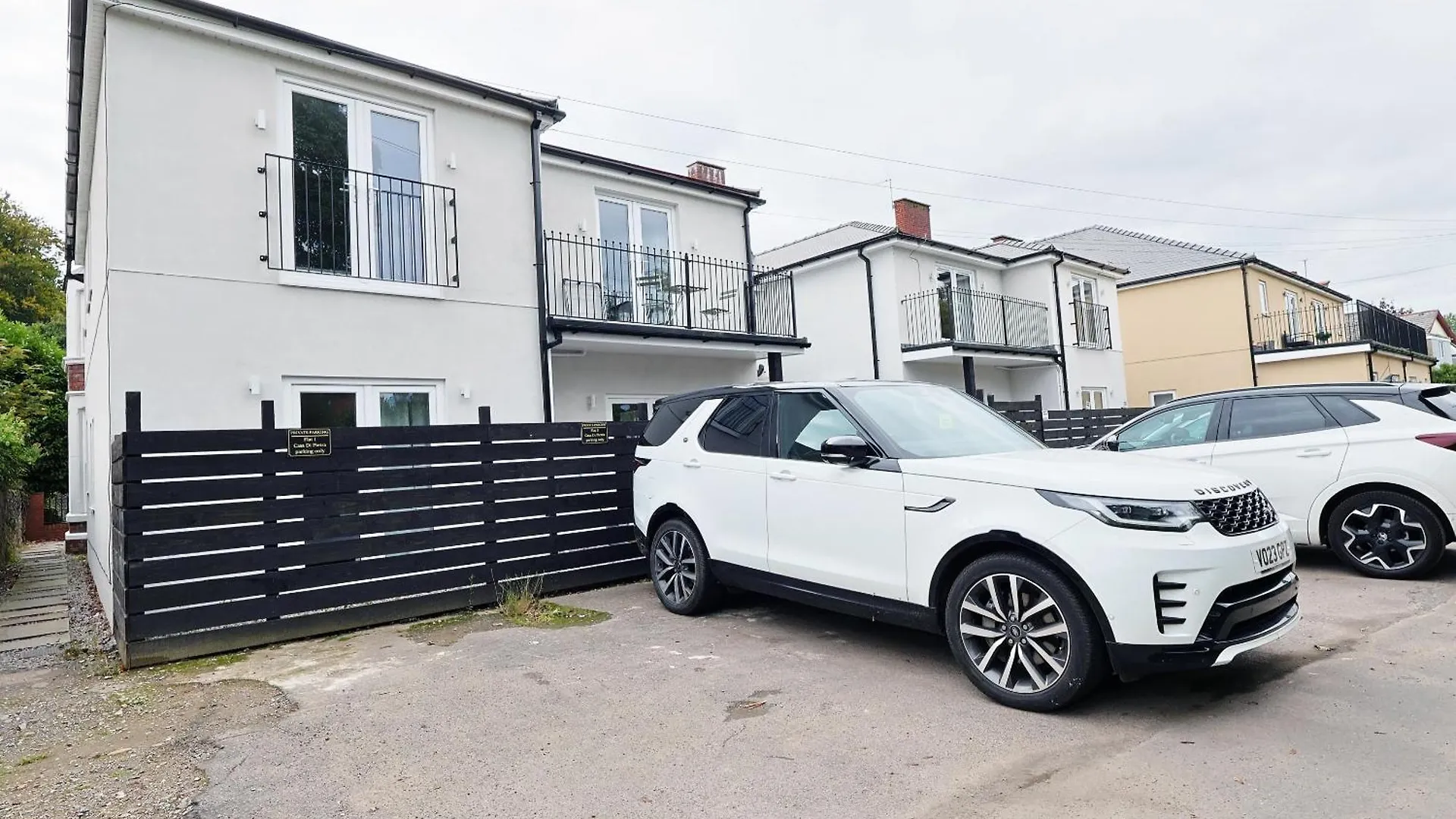 Large 2 Bed Central Apartment With Balcony And Private Parking Cardiff
