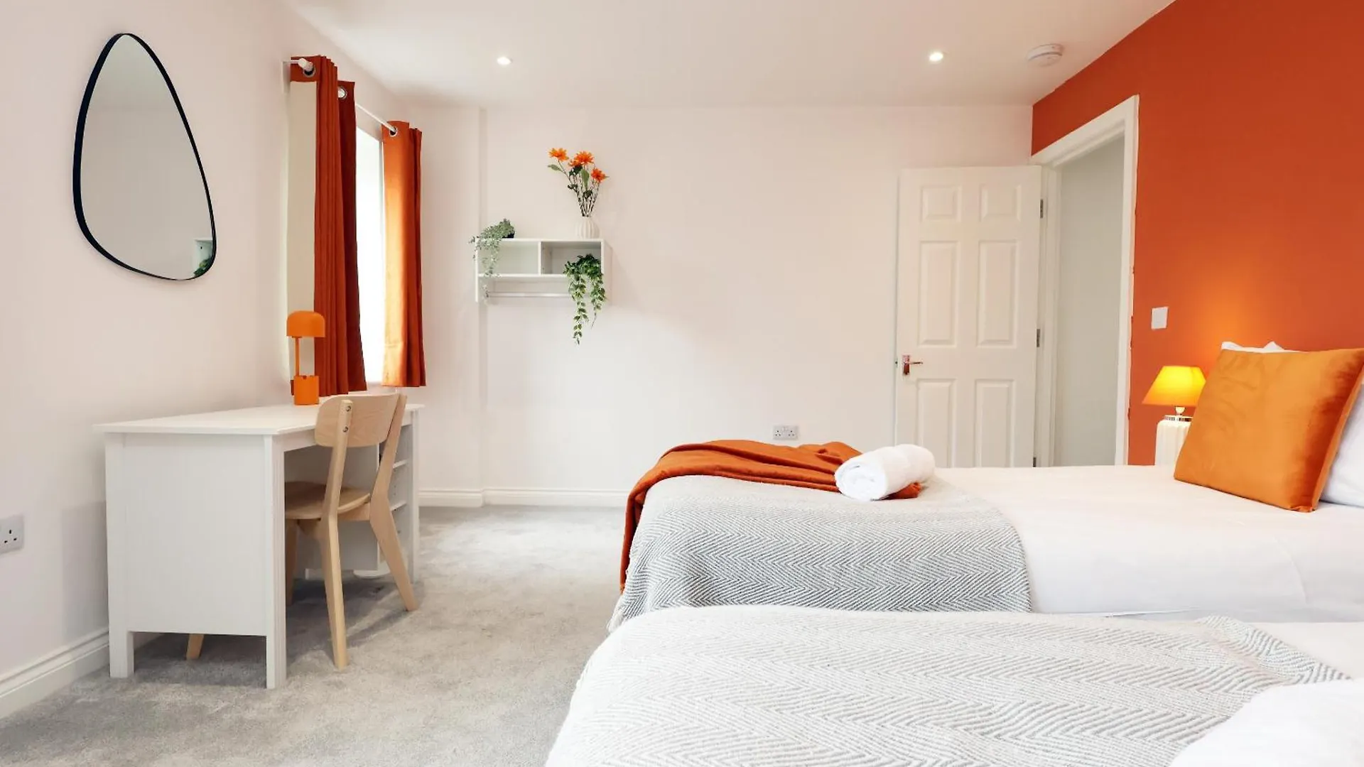 Large 2 Bed Central Apartment With Balcony And Private Parking Cardiff Holiday home