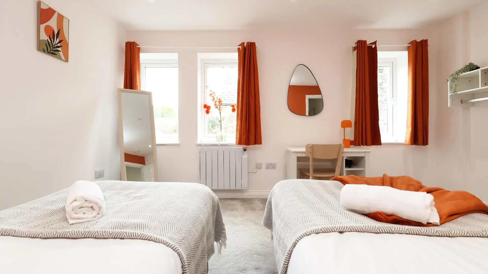 Large 2 Bed Central Apartment With Balcony And Private Parking Cardiff Holiday home