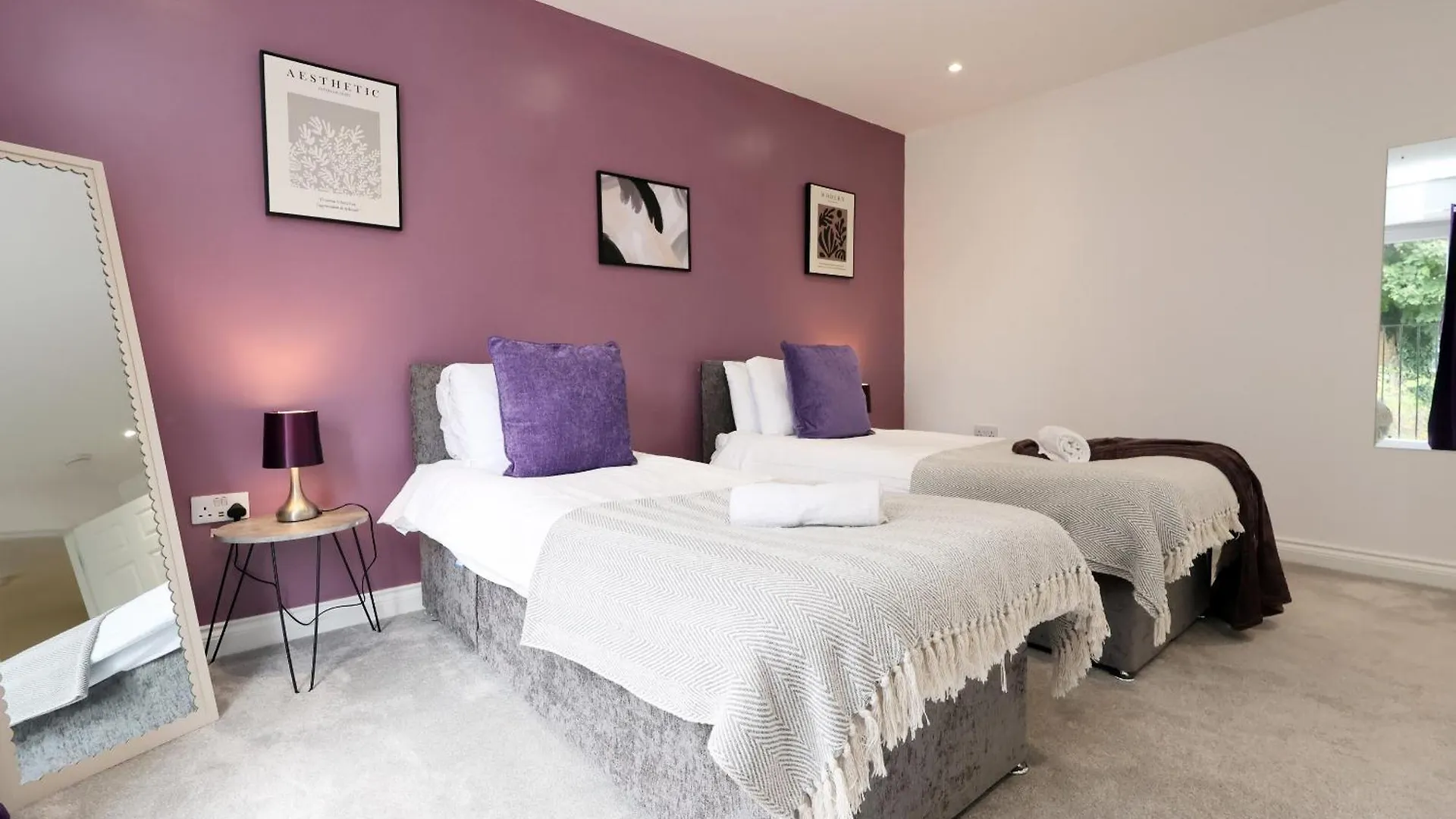 Large 2 Bed Central Apartment With Balcony And Private Parking Cardiff Holiday home